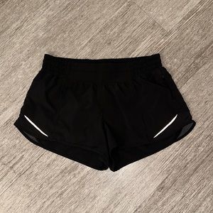 lululemon hotty hit 2.5” high rise shorts